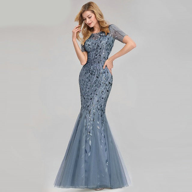 Robe sirène en résille à sequins