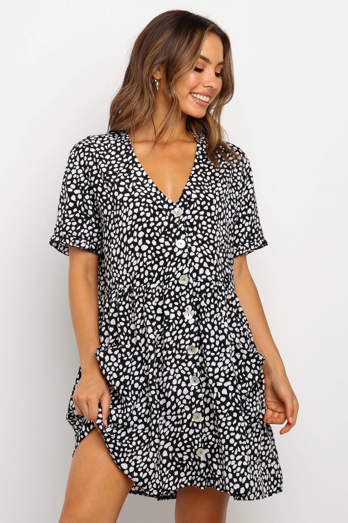 Mini-robe à pois et col en V