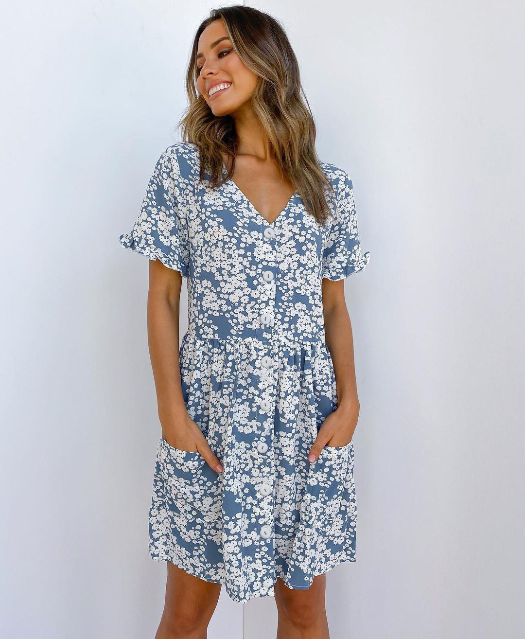 Mini-robe à pois et col en V