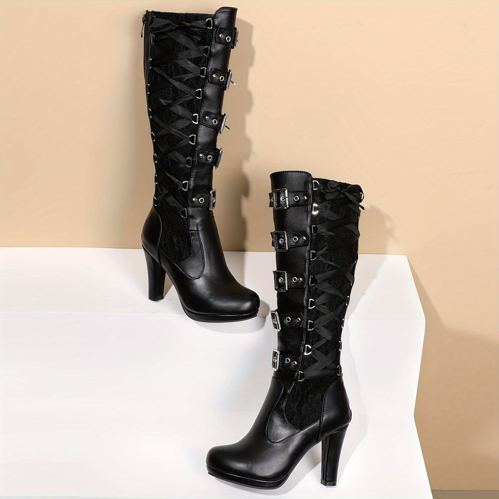 Bottes gothiques à plateforme hautes à boucles montantes jusqu'au genou
