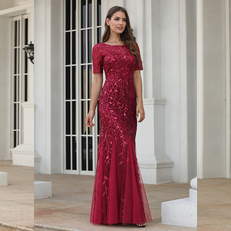 Robe sirène en résille à sequins