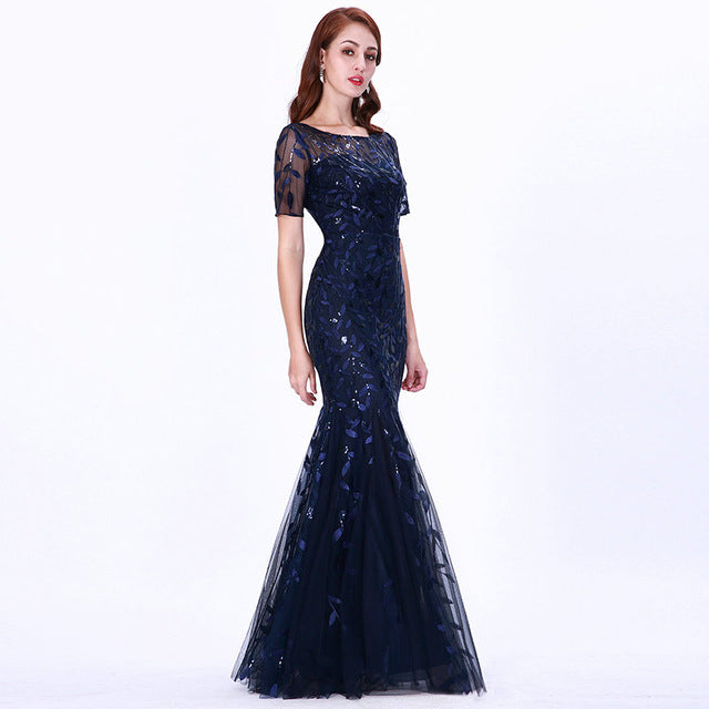 Robe sirène en résille à sequins