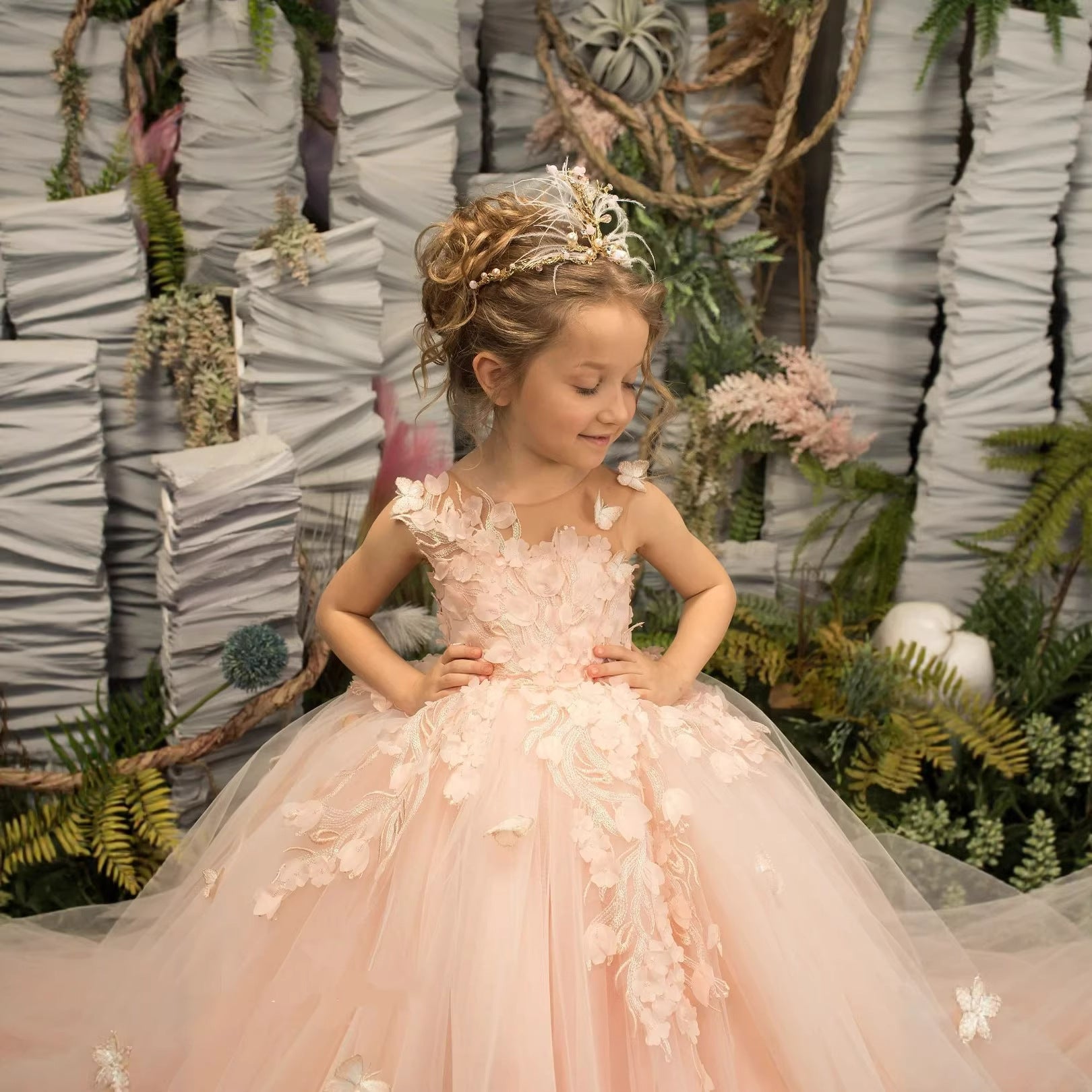 Robe de fille de fleur en maille de dentelle éthérée