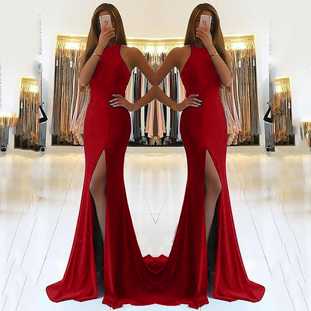 Robe de soirée longue en maille ajourée à col licou