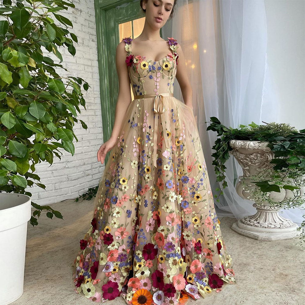 Robe de mariée bustier en dentelle florale 3D