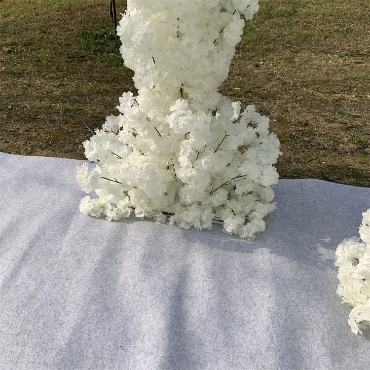 L-357 Toile de fond de mariage romantique sur mesure Fleurs artificielles Arbre intérieur Arc de fleurs de cerisier blanc pour la décoration