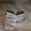 Bagues de fiançailles Huitan brillantes et fantaisie en forme de croix pour femmes avec design spécial cristal carré zircon bijoux de mode de mariage