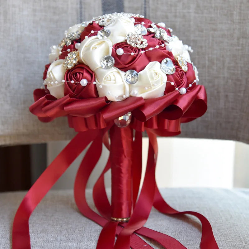Bouquet de lancer rond avec broche bling — Fleurs de mariage pour la mariée et les demoiselles d'honneur