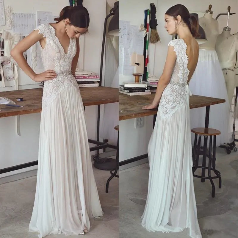 Robes de mariée bohèmes 2026 Robes de mariée style bohème avec manches courtes Col en V Dos nu Jupe plissée Robe trapèze élégante Personnalisable