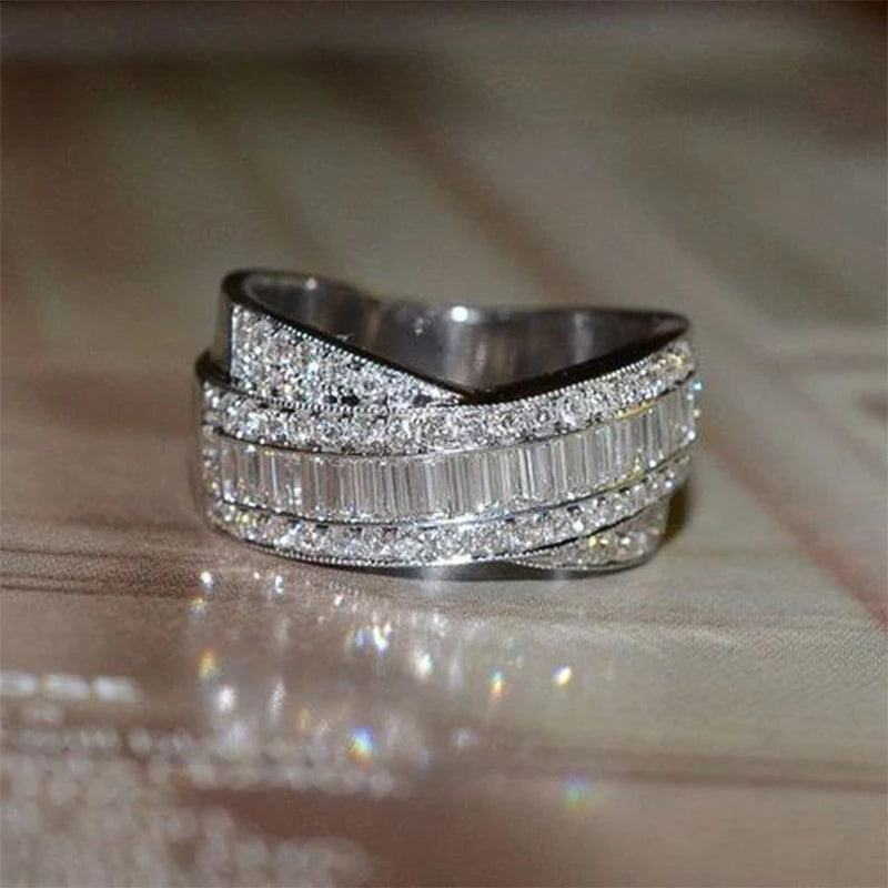 Bagues de fiançailles Huitan brillantes et fantaisie en forme de croix pour femmes avec design spécial cristal carré zircon bijoux de mode de mariage