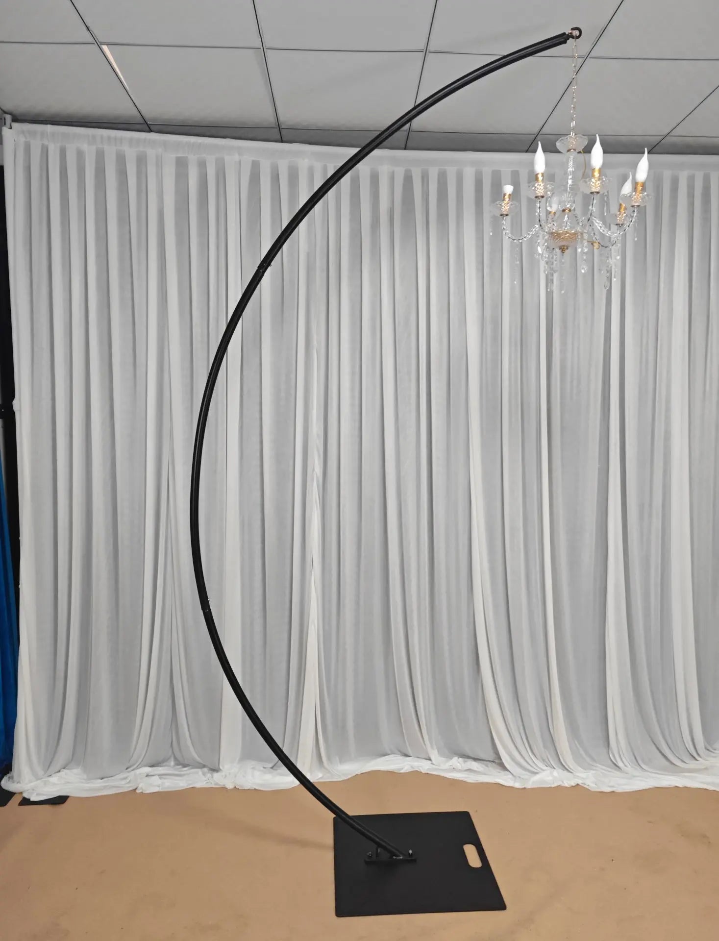 Professional Modern Traditional Elegant Detachable Metal Iron Semicircle Frame Crystal Chandelier Bracket Outdoor Wedding Table