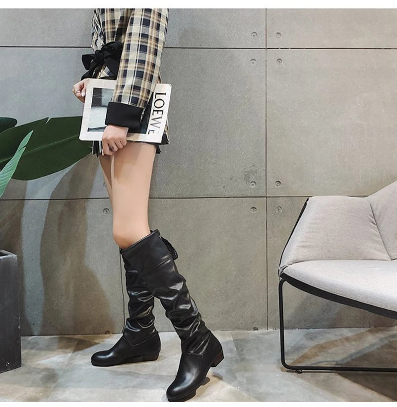 Chaussures Femme 2022 Printemps Bottes Hautes au Genou Rouge Noir Blanc Bottes Hautes Femme Plissées Talon Bas Décontracté Cuir Chaussures Longues Femme