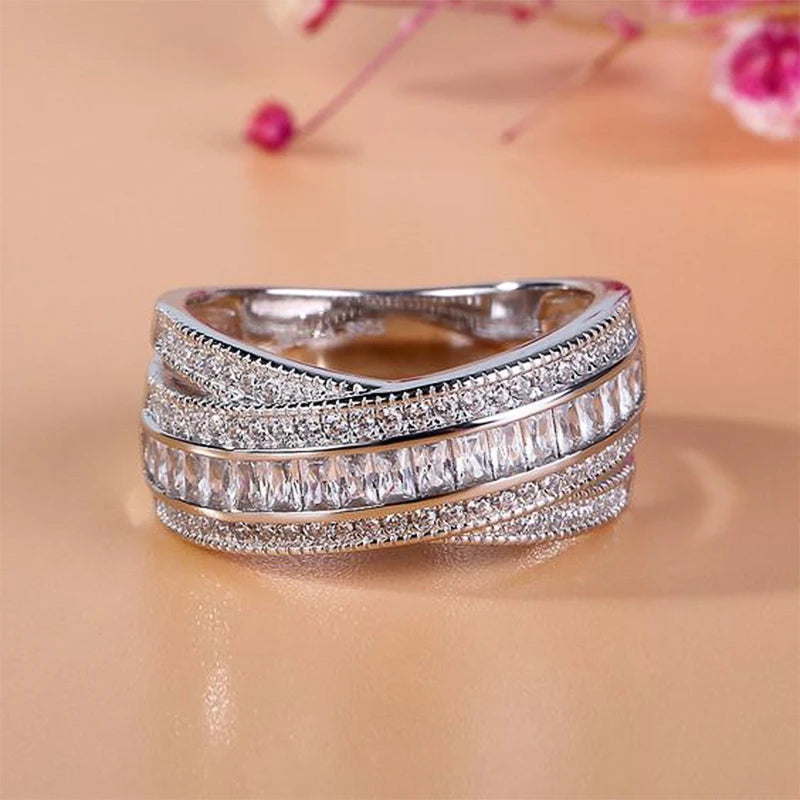 Bagues de fiançailles Huitan brillantes et fantaisie en forme de croix pour femmes avec design spécial cristal carré zircon bijoux de mode de mariage
