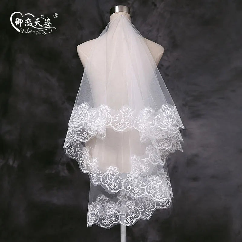 Voiles de mariée 2020 Nouveaux accessoires de mariée coude blanc ivoire rouge avec peigne appliques dentelle voiles de mariée 2020 Nouveau