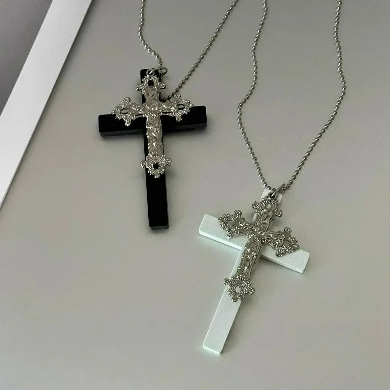 Collier pendentif double croix en bois et métal gothique Y2K