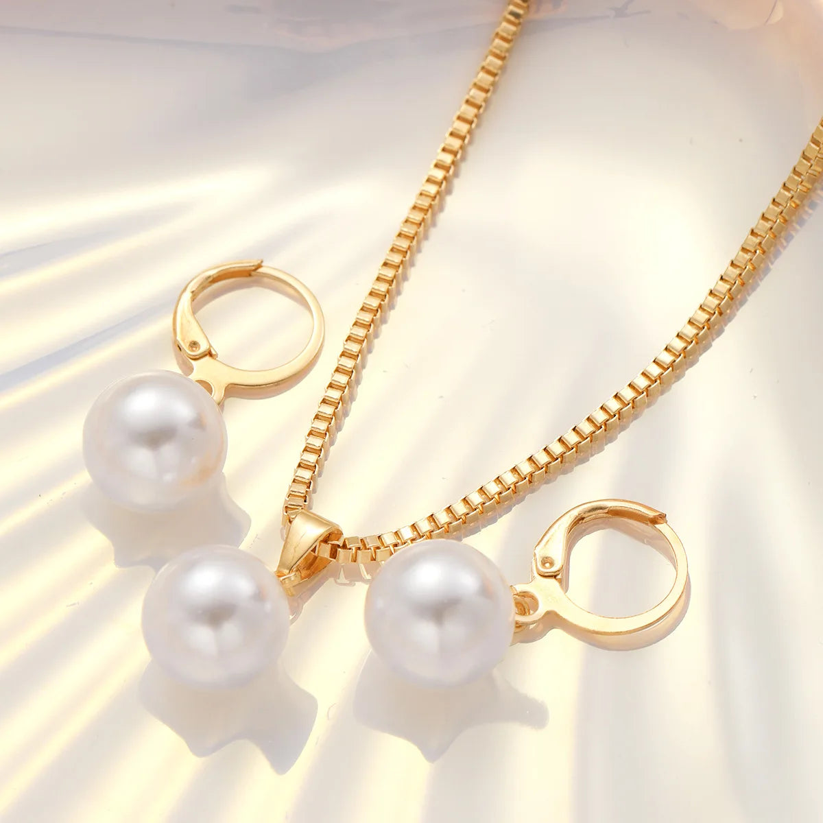 Parure collier et boucles d'oreilles de mariée perles et strass — 3 pièces