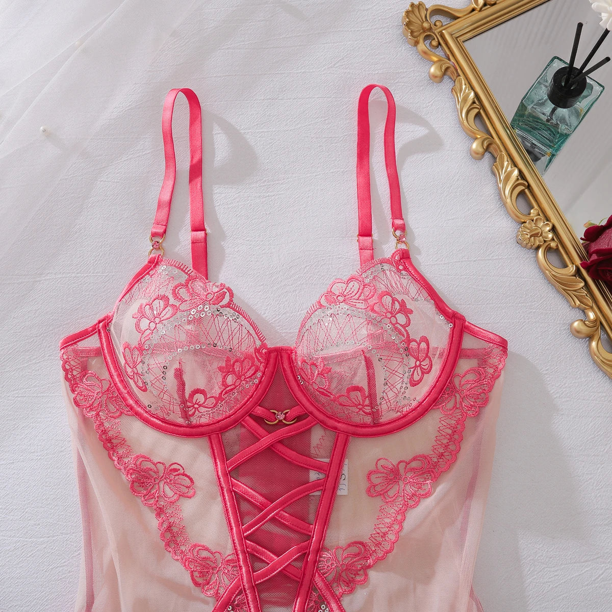 MUZISKAT2026 Ensemble de lingerie trois pièces haut de gamme français en dentelle transparente évidée, dos nu, ajusté et sexy