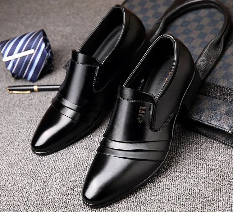 Chaussures habillées pour hommes en cuir PU, mocassins d'affaires tendance pour hommes, chaussures noires pointues Oxford respirantes pour mariage formel