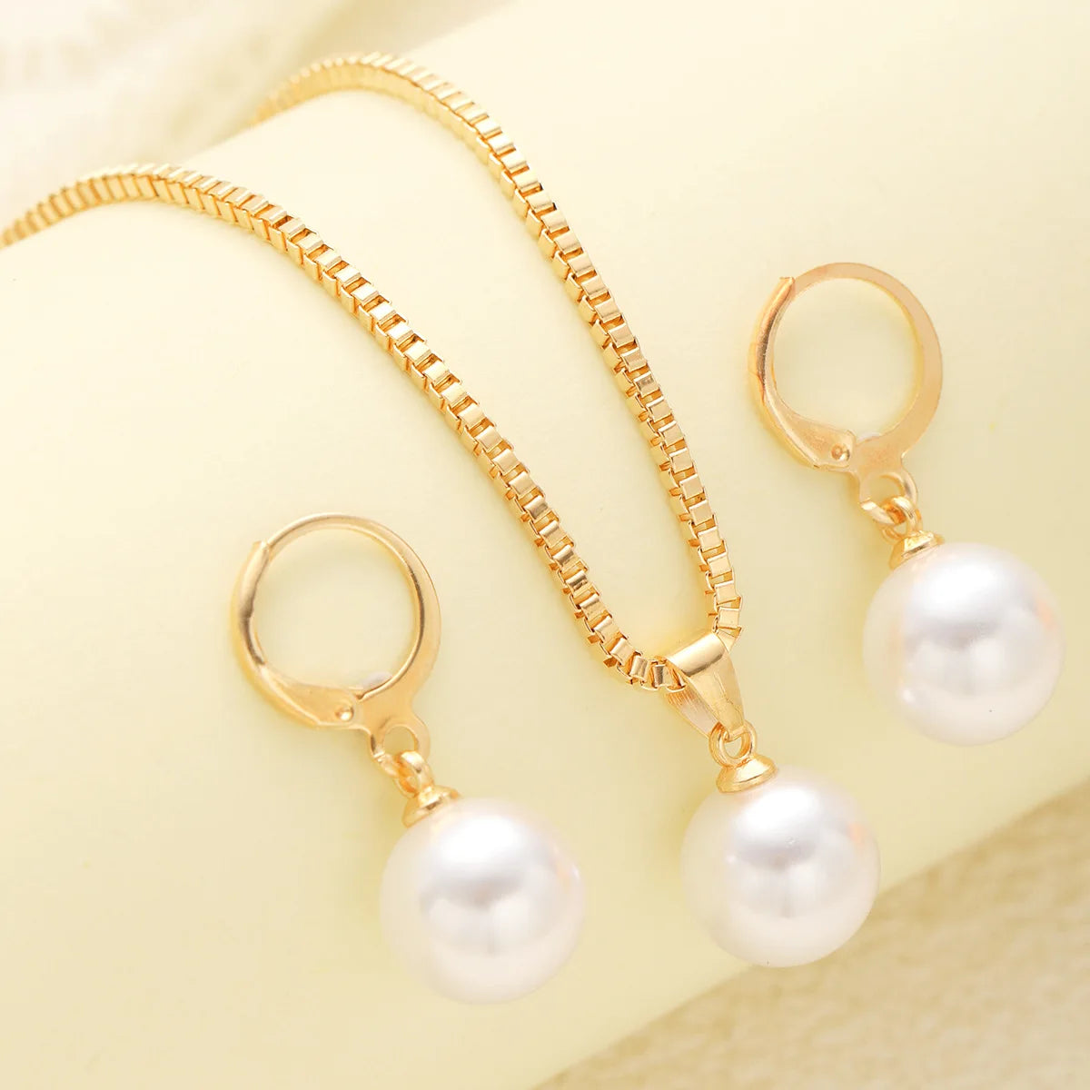 Parure collier et boucles d'oreilles de mariée perles et strass — 3 pièces