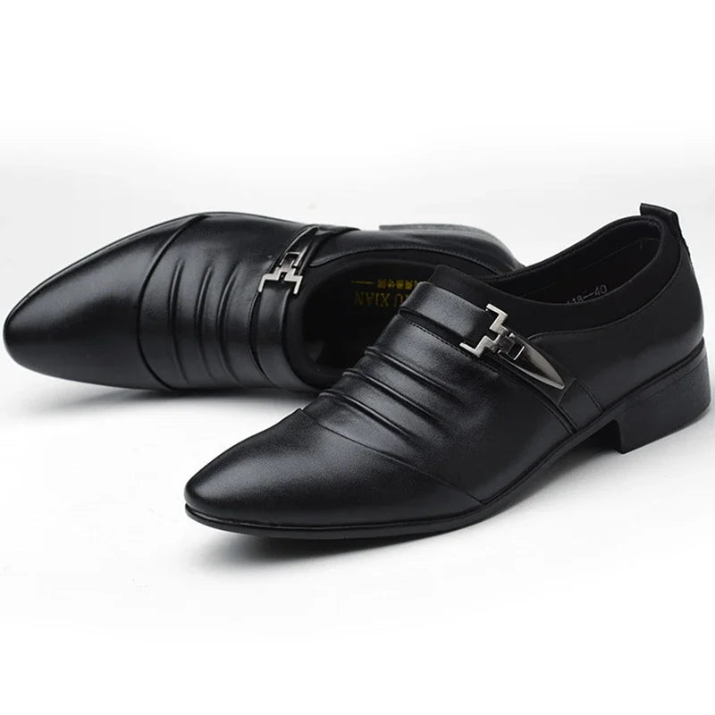 Chaussures habillées classiques pour hommes Chaussures à enfiler en cuir PU pour hommes Grande taille Bout pointu Affaires Décontracté Chaussures de cérémonie pour hommes pour mariage 2024