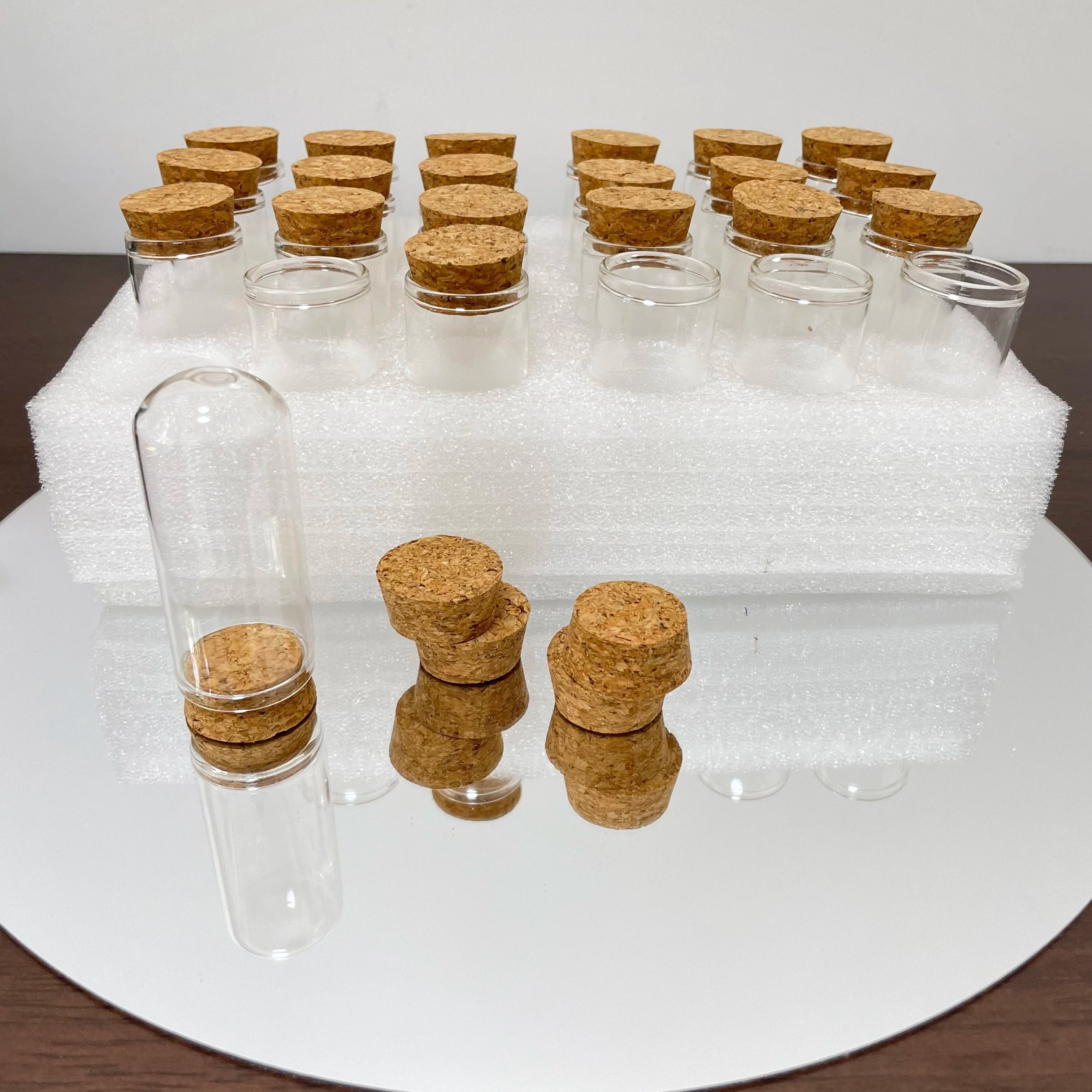 24 Cloches en Verre avec Base en Liège – 5 Tailles Boîte Vitrine pour Fleurs Mini Bouteilles Terrarium Décoration Maison Fête Mariage