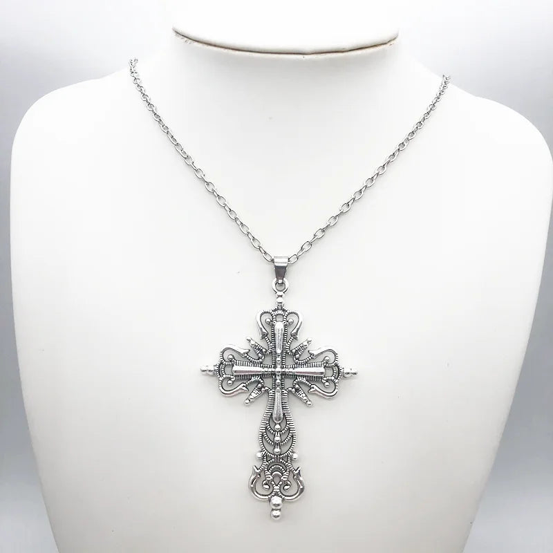 Collier pendentif Croix Gothique — Bijoux Alternatifs Rock Punk