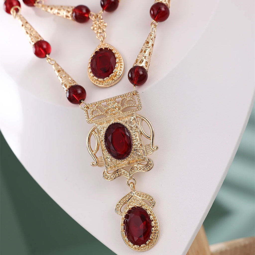 Parure collier et boucles d'oreilles de mariée en pierres précieuses, faits à la main au Maroc — Plaqué or