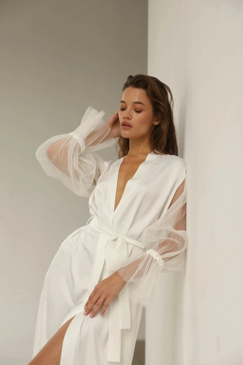 Robe de mariée blanche en soie à manches larges Robe de chambre en satin Robe de mariée boudoir Robe longue Robe de soirée en satin de soie pour femme