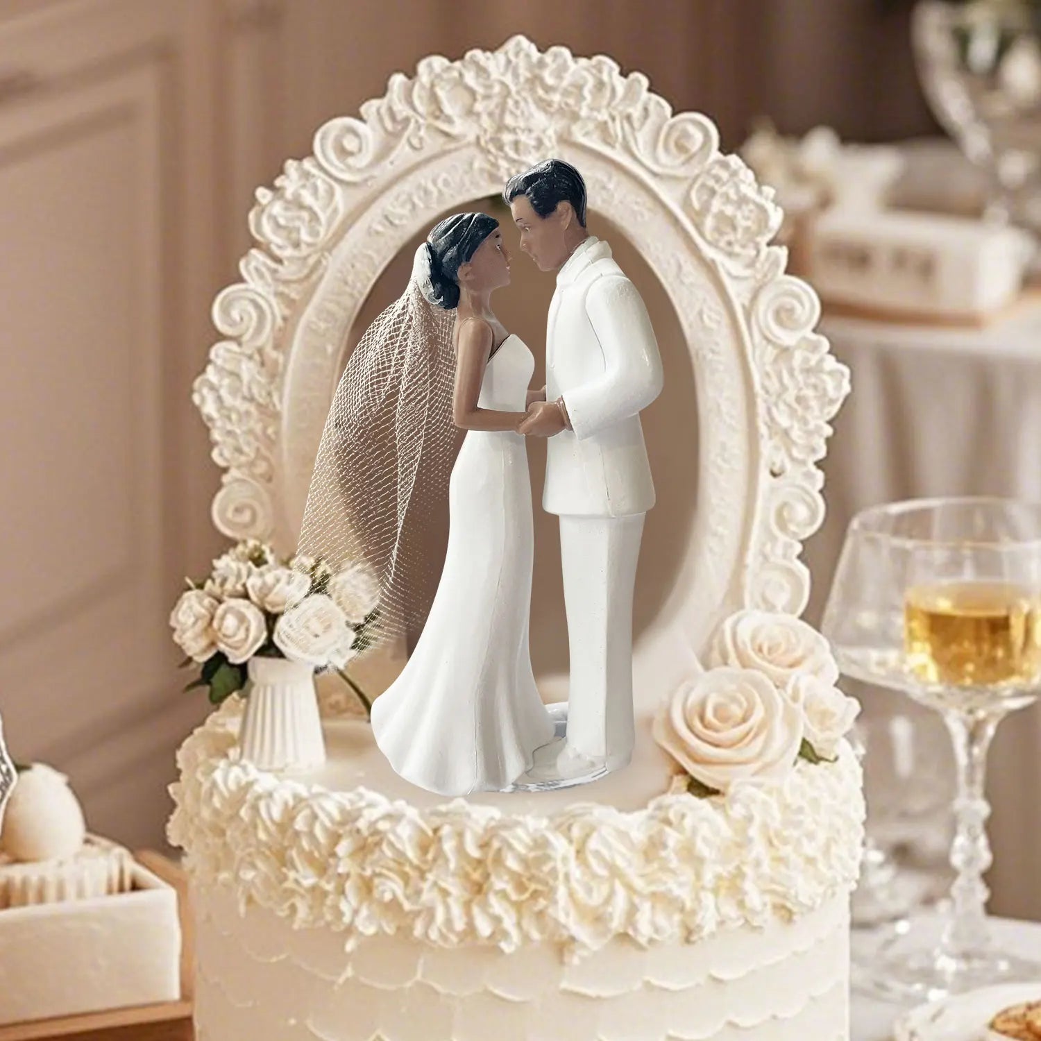 Figurine élégante mariés pour gâteau de mariage, avec voile en résille blanche, pour fiançailles, fêtes prénuptiales et anniversaires
