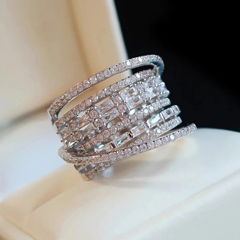 Bague multicouche en zircone brillante Huitan, bijou de luxe pour femmes, parfait pour les mariages et les fêtes, accessoire élégant pour les doigts.