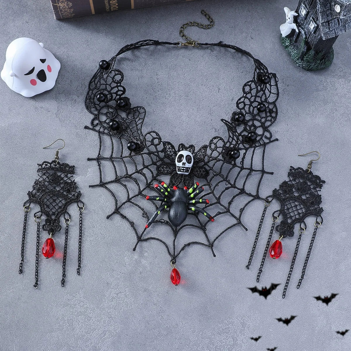 Collier Ras-du-Cou Gothique Crâne et Fleurs — Bijoux d'Halloween et de Mariage Alternatif
