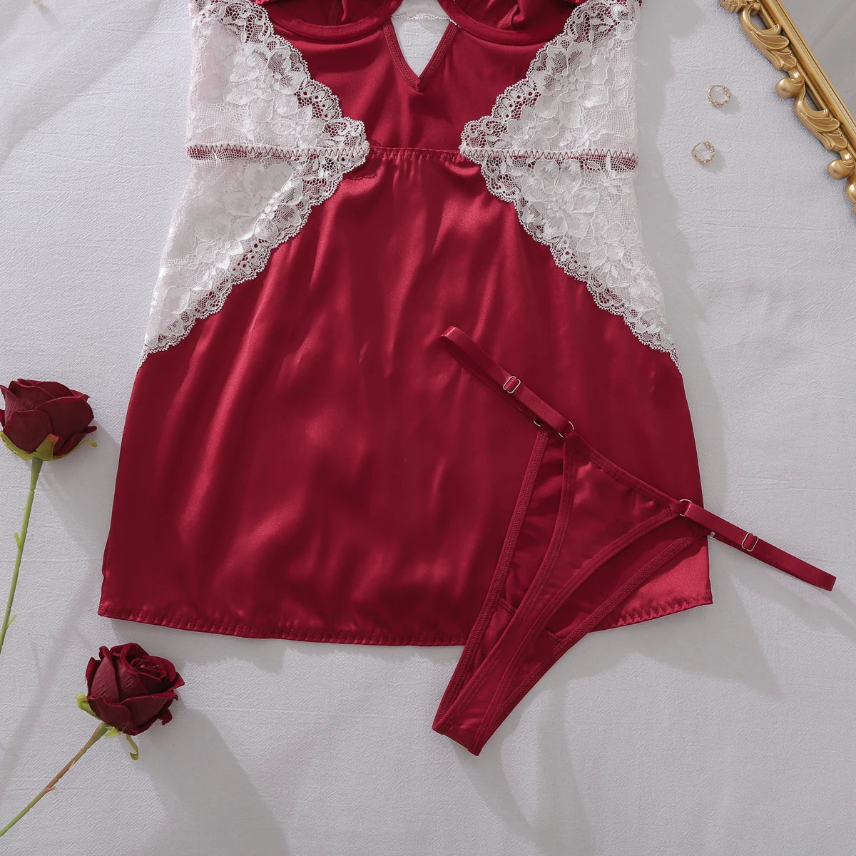 Ellolace Robe en satin sexy à col en V profond Lingerie sexy en dentelle patchwork fendue Robe de nuit sissy Robe nuisette en soie pour femmes