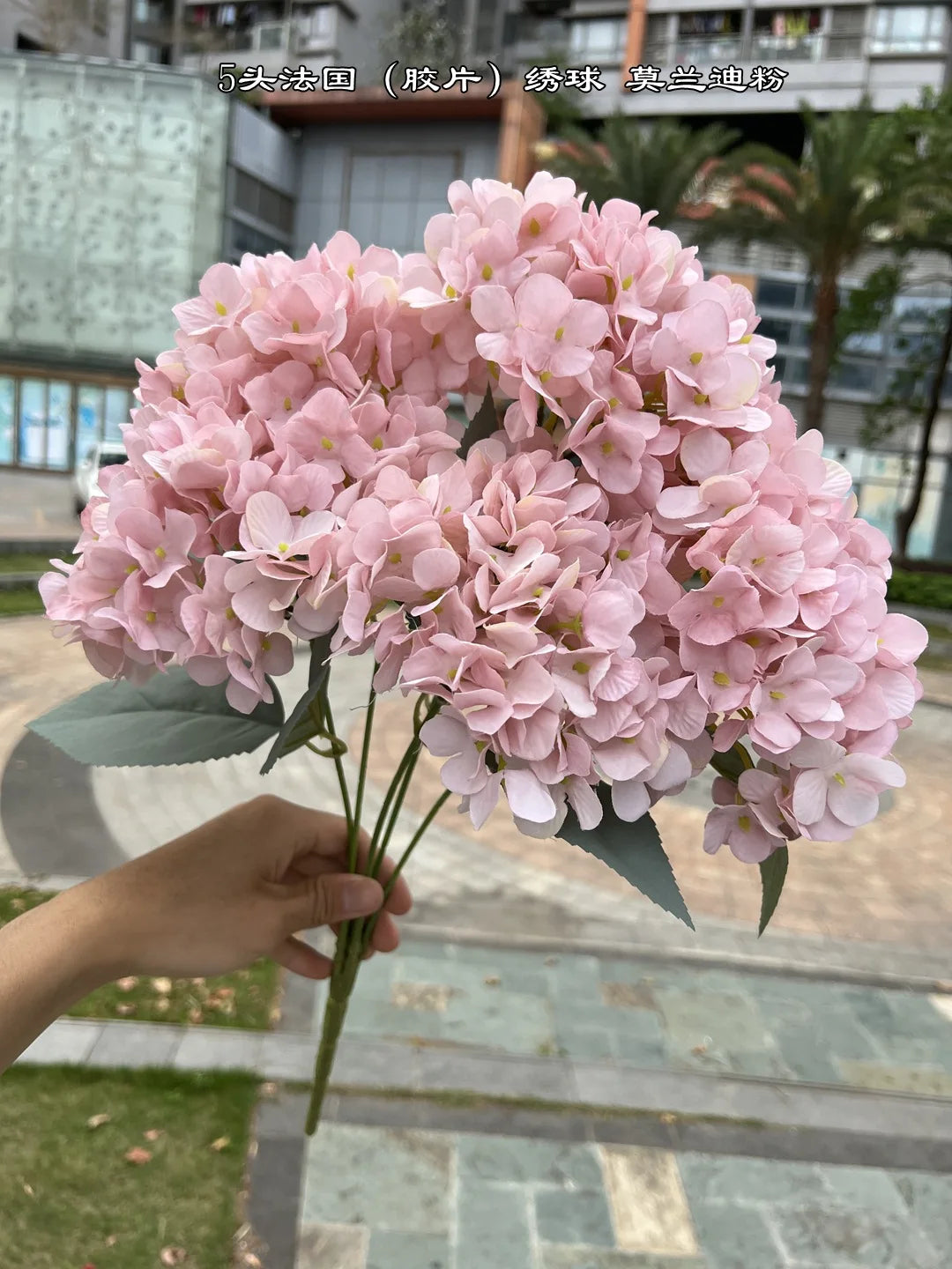 Décor romantique d'allée et de salle avec roses artificielles — Rose poudré, blush et plus