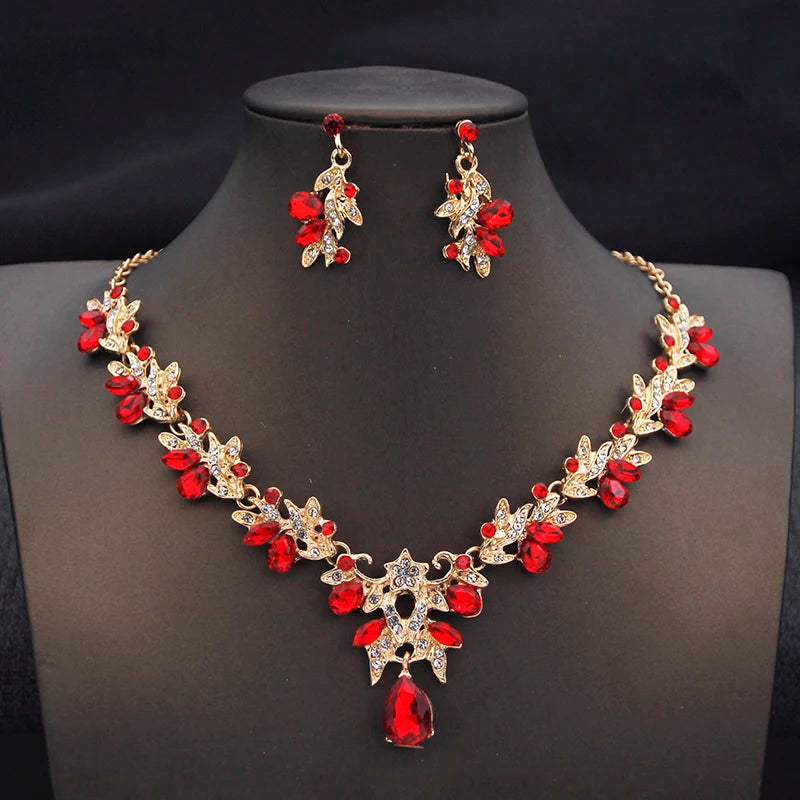 Parure de bijoux de mariée Couronne de princesse — Collier, boucles d'oreilles et couronne