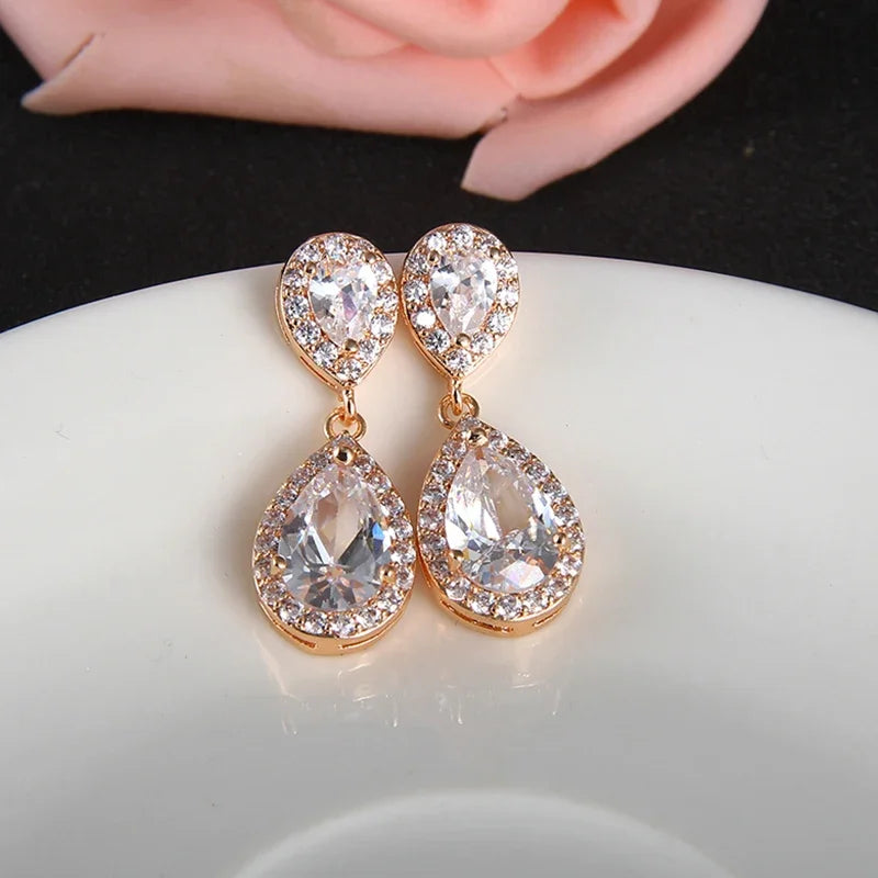 Boucles d'oreilles pendantes en zircon cubique romantique – Bijoux de mariage de mariée