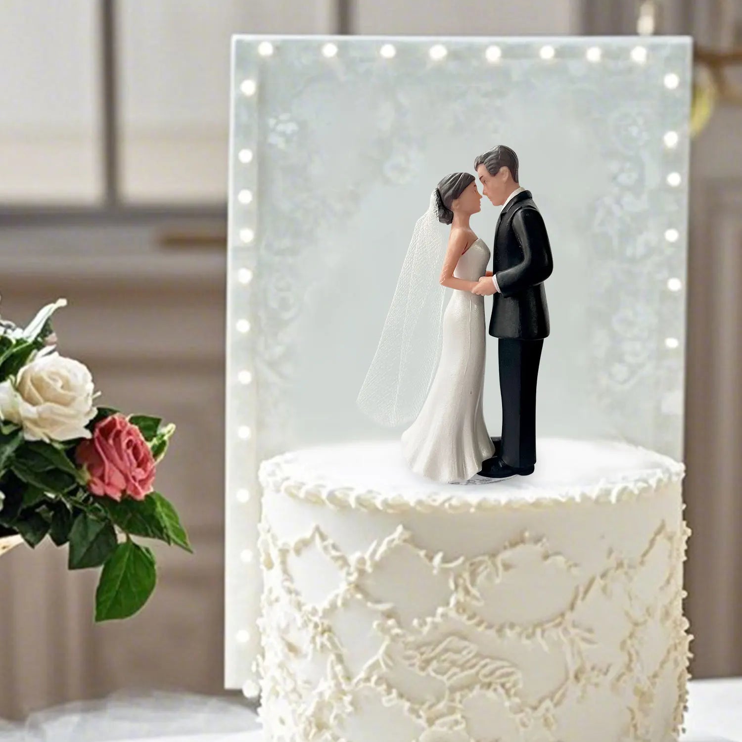 Figurine élégante mariés pour gâteau de mariage, avec voile en résille blanche, pour fiançailles, fêtes prénuptiales et anniversaires
