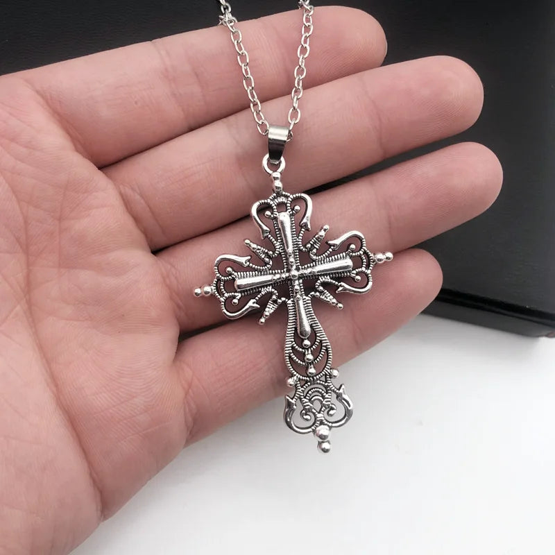Collier pendentif Croix Gothique — Bijoux Alternatifs Rock Punk