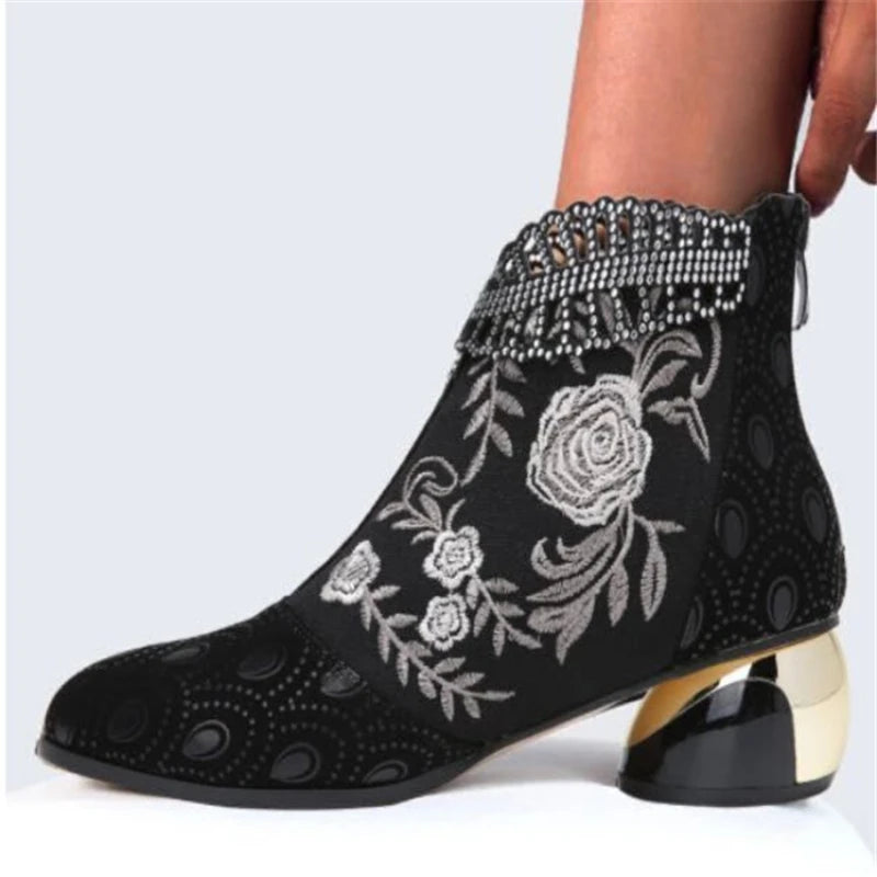 Bottes pour femmes Chaussures brodées faites à la main pour femmes 2025 Nouvelles bottes de luxe élégantes pour femmes Bottes à talons hauts Bottines de soirée Zapatos De Mujer
