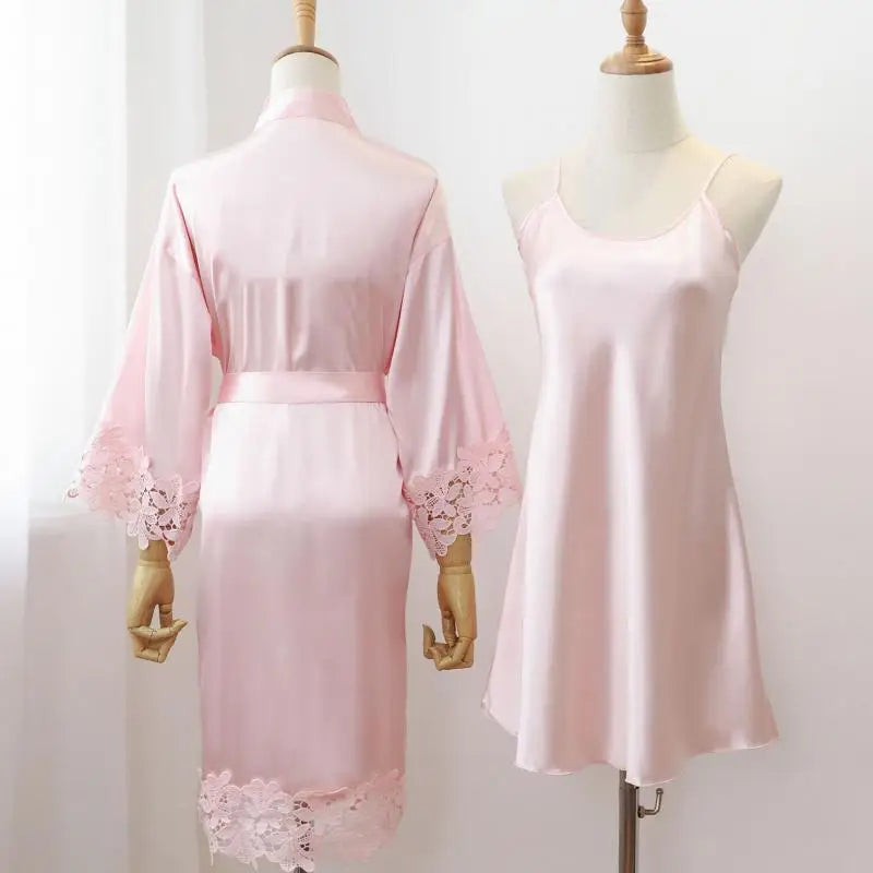 Robe de mariée en dentelle et ensemble kimono — Vêtements de nuit élégants pour mariage
