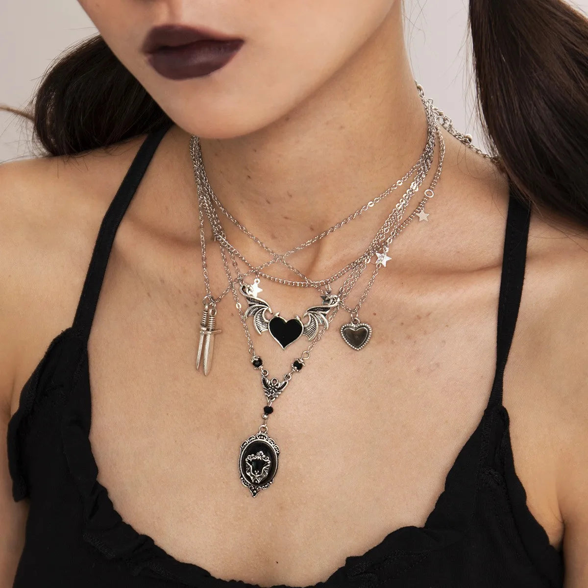 Collier Ras-du-Cou Gothique Crâne et Fleurs — Bijoux d'Halloween et de Mariage Alternatif