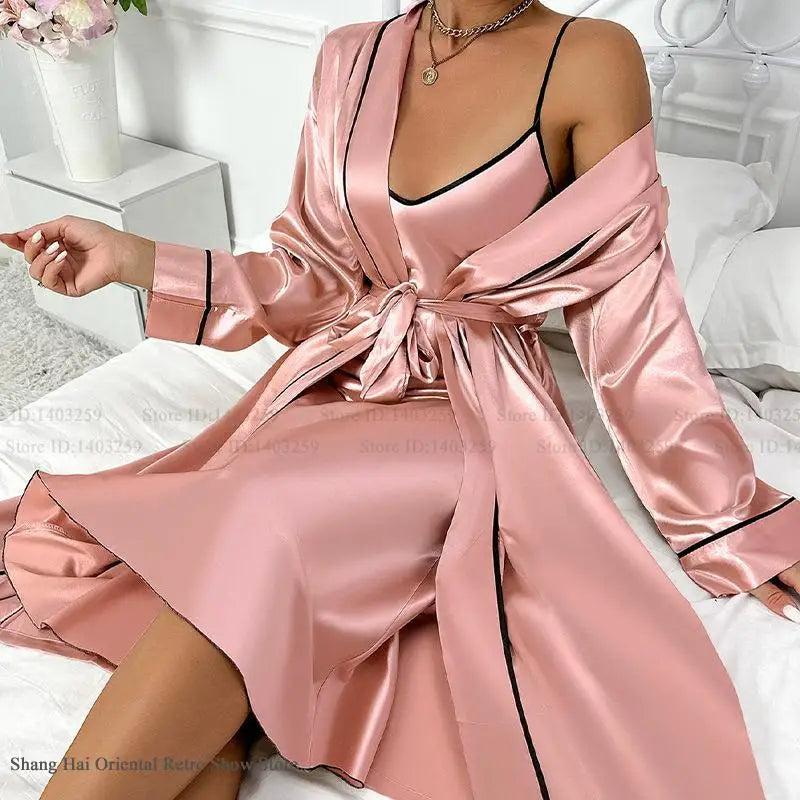 Ensemble Robe et Nuisette Satin — Vêtements de Nuit de Mariée