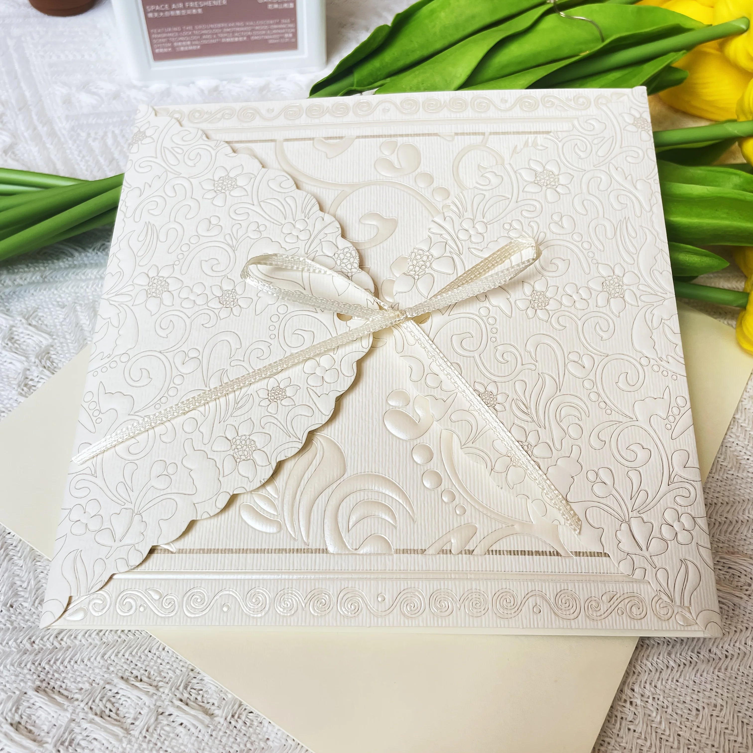 2 invitations de mariage élégantes carrées avec nœud découpé, cartes intérieures et pochettes d'enveloppe - Fournitures et décorations pour mariage et fête