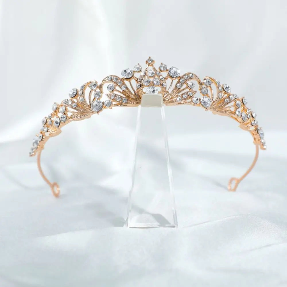 Accessoires pour cheveux Strass Couronnes de mariée Cristal Couronne de mariage élégante Tiaras de princesse légères et tendance Célébrations