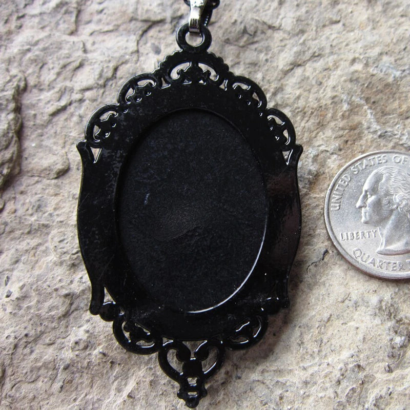 Collier ras-du-cou pendentif camée rose gothique — Bijoux de sorcière victorienne