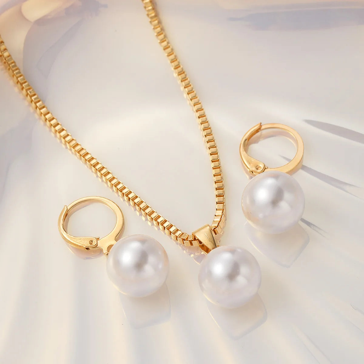 Parure collier et boucles d'oreilles de mariée perles et strass — 3 pièces