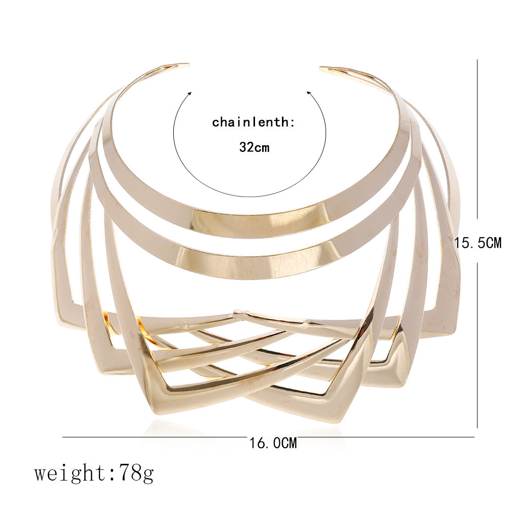 Collier ras du cou gothique — Modèle court d'inspiration africaine