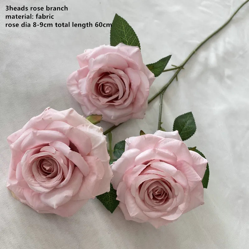 Décor romantique d'allée et de salle avec roses artificielles — Rose poudré, blush et plus