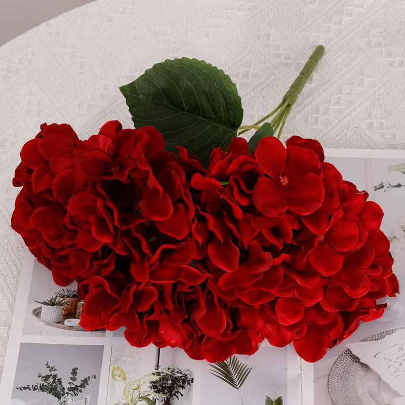 Grand bouquet de fleurs artificielles d'hortensia en soie rouge (5 têtes)