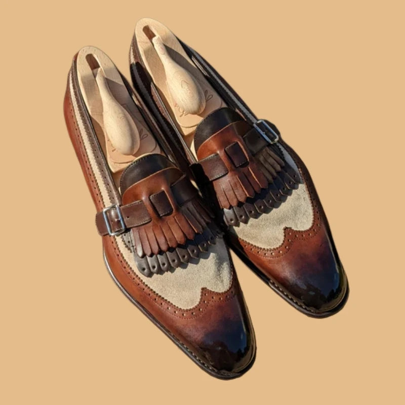 Nouvelles chaussures mocassins pour homme avec pompons, bout rond, à enfiler, chaussures de ville pour homme, faites à la main, en cuir PU, élégantes, pour homme d'affaires