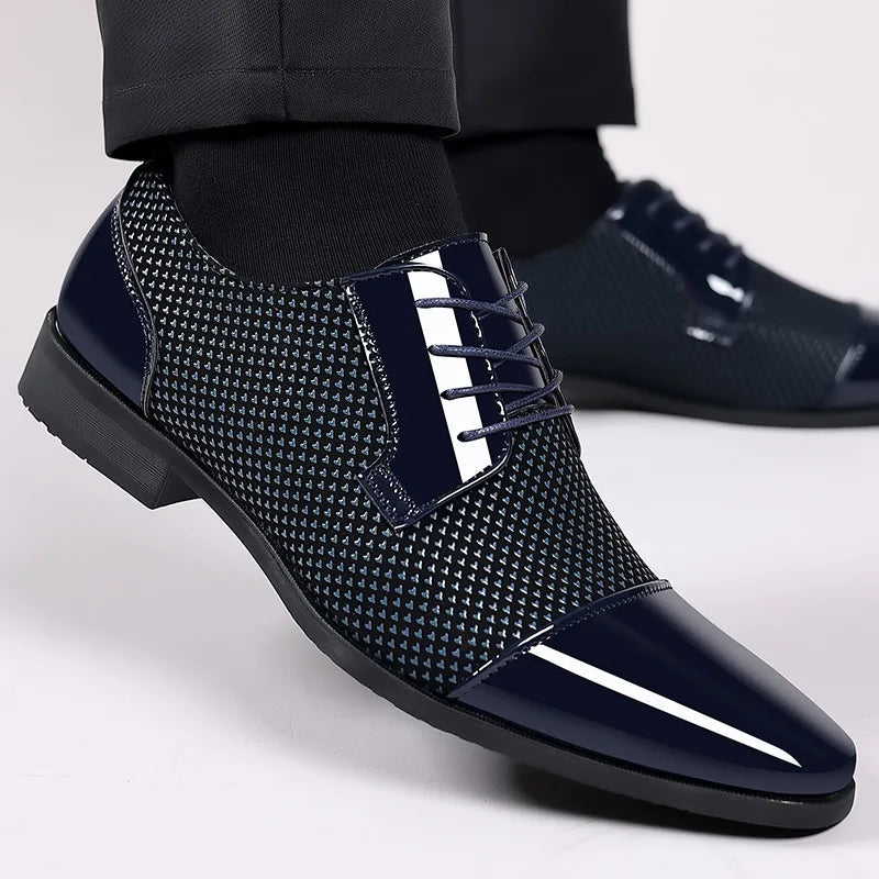 Chaussures habillées classiques tendance pour hommes Richelieus en cuir verni Chaussures de mariage formelles en cuir noir à lacets 2023